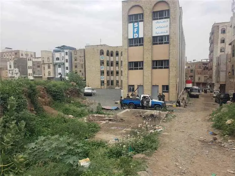 مرصد ألف يدعو إلى وقف التصعيد حول مدرسة 22 مايو بتعز ويحذر من استخدام القوة في محيطها
