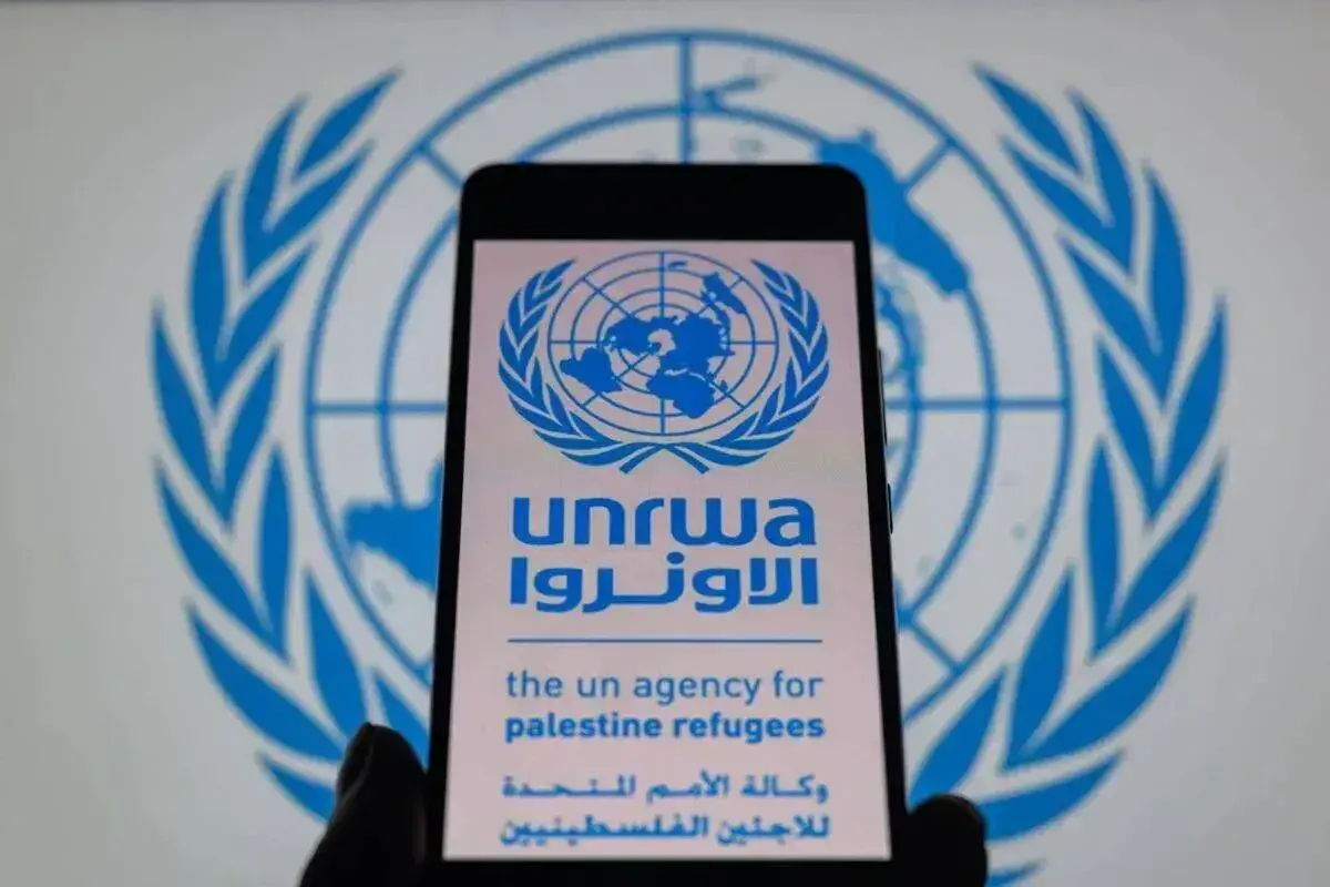 إسرائيل تحظر أنشطة الأونروا وتتهم موظفيها بالمشارك...