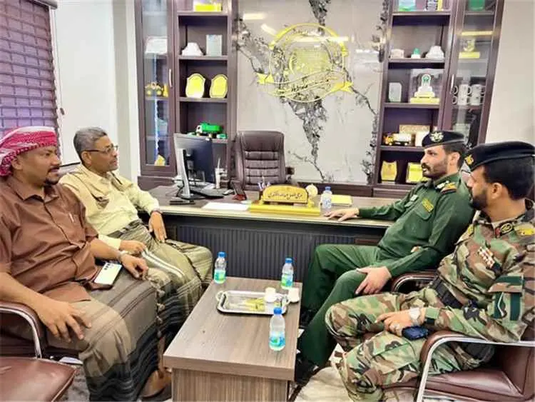 مدير عام شرطة وادي وصحراء حضرموت يبحث مع المدير ال...