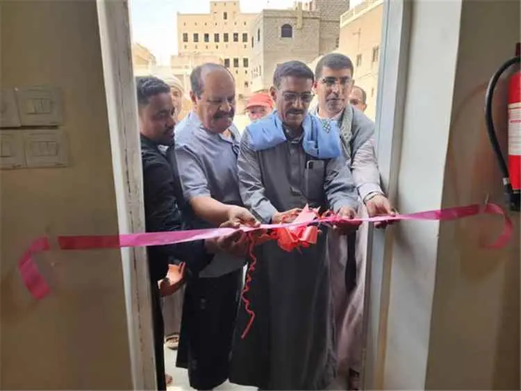 مدير عام تريم يفتتح مركز تريم الثقافي للفخاريات بح...