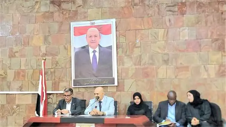 محافظ تعز يترأس اجتماعاً لمناقشة خطة الاستعداد وال...