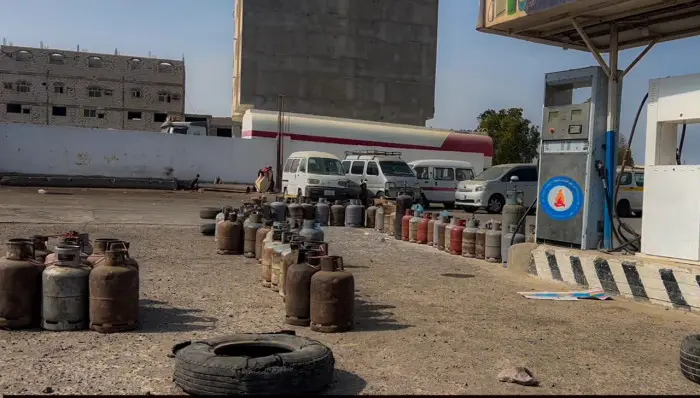 أزمة الغاز تشل حركة النقل وتضاعف معاناة السكان في...
