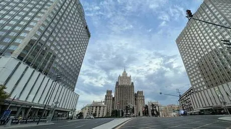 الخارجية الروسية تكشف دلالات الأخبار الزائفة المنا...