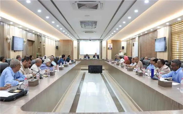 الوزير السقطري يفتتح ورشة مناقشة مسودة الاستراتيجي...