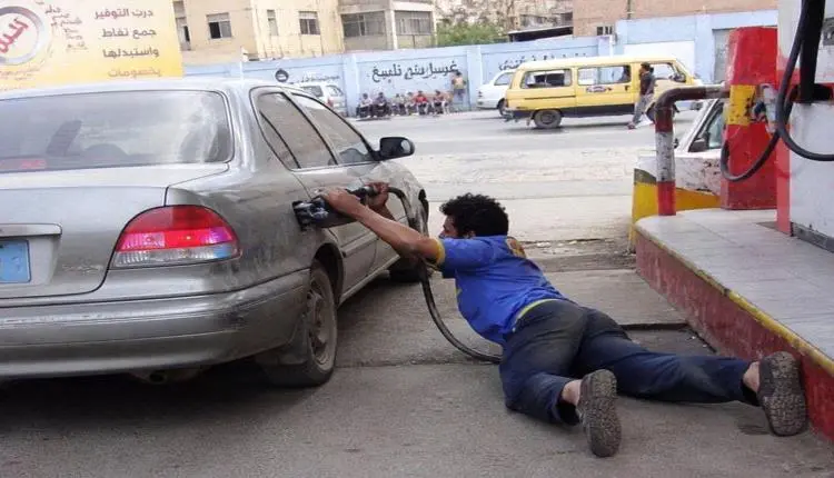 جريمة تهز صنعاء.. سائق يقتل عامل محطة وقود دهسا بع...