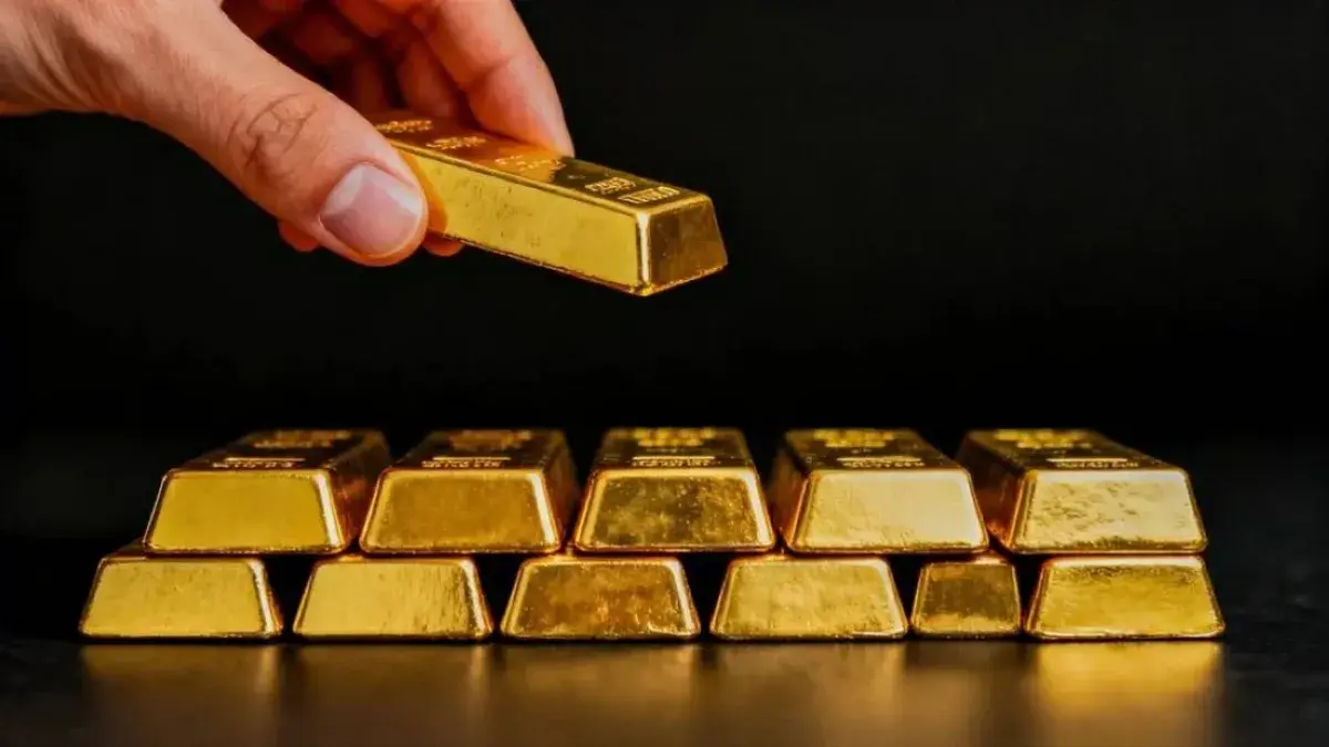 الذهب يرتفع مع تراجع الدولار وترقب كلمة رئيس الفيد...