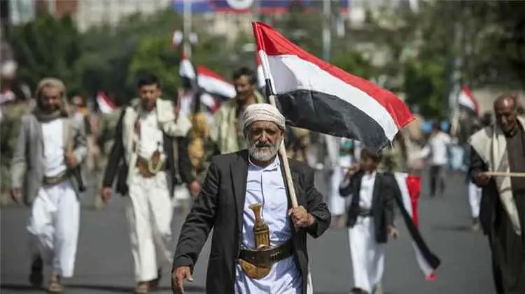 كاتب سياسي يطرح رؤيته لمستقبل اليمن: دولة مدنية وجيش وطني وسلاح بيد الدولة