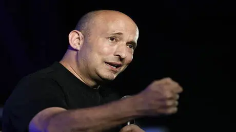 بينيت: بائع مثلجات كرواتي رفض بيع الآيس كريم لابنت...