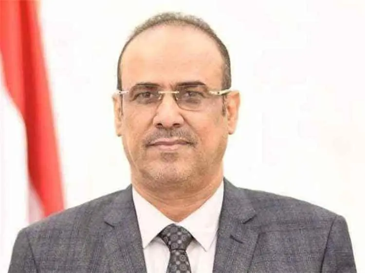 الميسري يغادر مسقط إلى القاهرة ضمن تحركات لدعم الح...