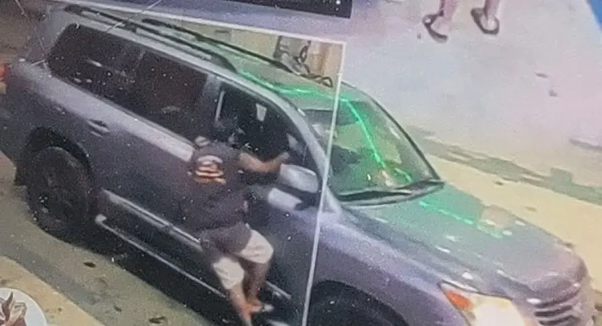 مقتل عامل محطة محروقات بصنعاء أثناء محاولته منع سا...