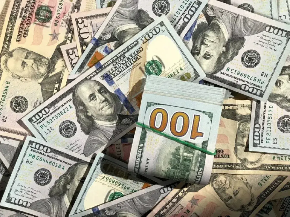 الدولار يرتفع مع ترقب رفع الفائدة بعد تصريحات رئيس...