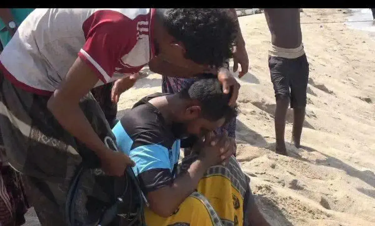 وصول 120 صيادًا إلى الخوخة بعد نجاةهم من قصف حوثي...