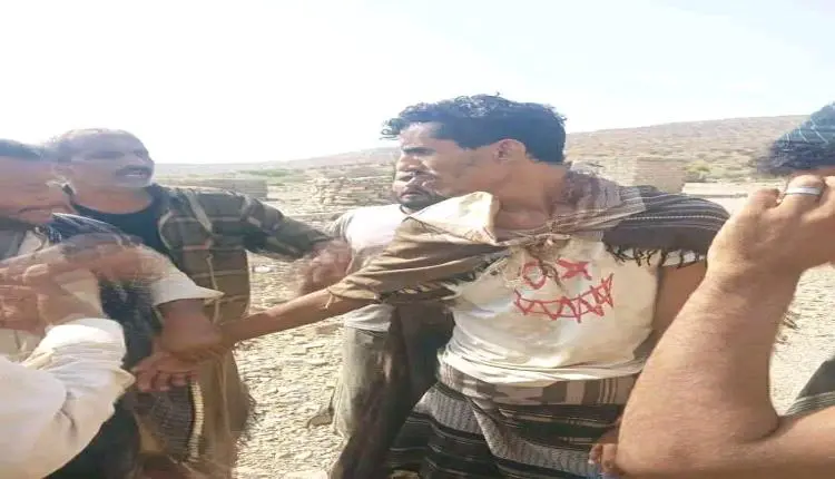 شخص يقتل والده وشقيقه ويصيب جاره في أبين والأمن يط...