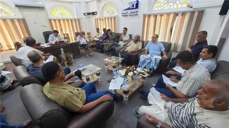 مدير اتصالات ساحل حضرموت يترأس اجتماعاً موسعاً لبح...