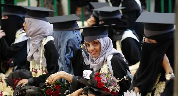 رئاسة جامعة صنعاء تحرم طالبة من وثائق تخرجها