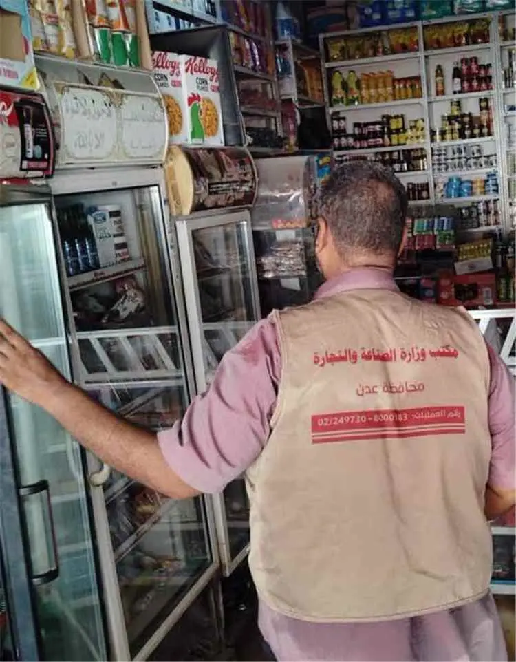 الصناعة والتجارة تكثف رقابتها على أسواق المعلا وتت...