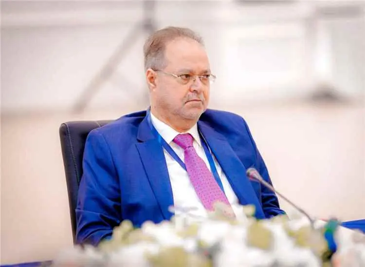 مستشار مجلس القيادة يحذر من مسؤولين يمنيين يكشفون...