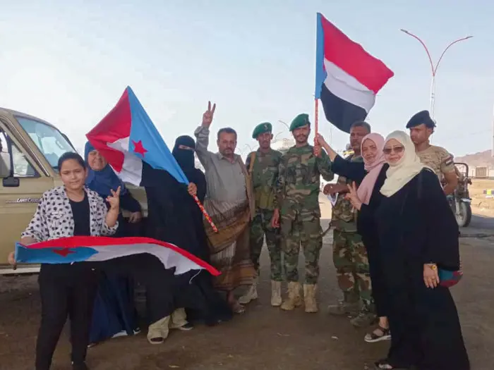 انتقالي عدن يطلق حملة لتوزيع أعلام الجنوب بالنقاط...