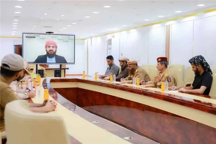 المحرّمي يعقد اجتماعاً عبر الاتصال المرئي مع قيادة...