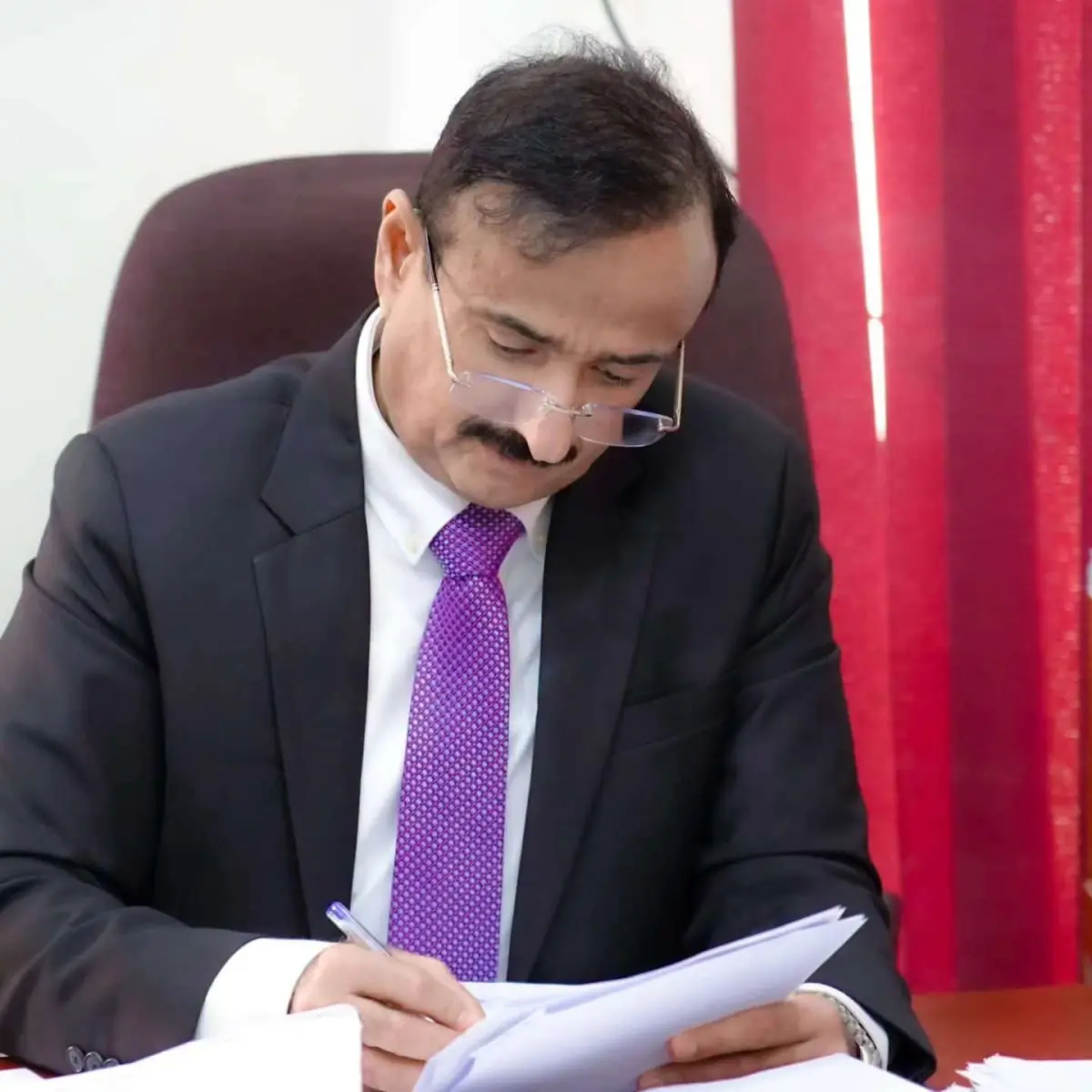 محافظ شبوة يبارك لأوائل الجمهورية من أبناء المحافظ...