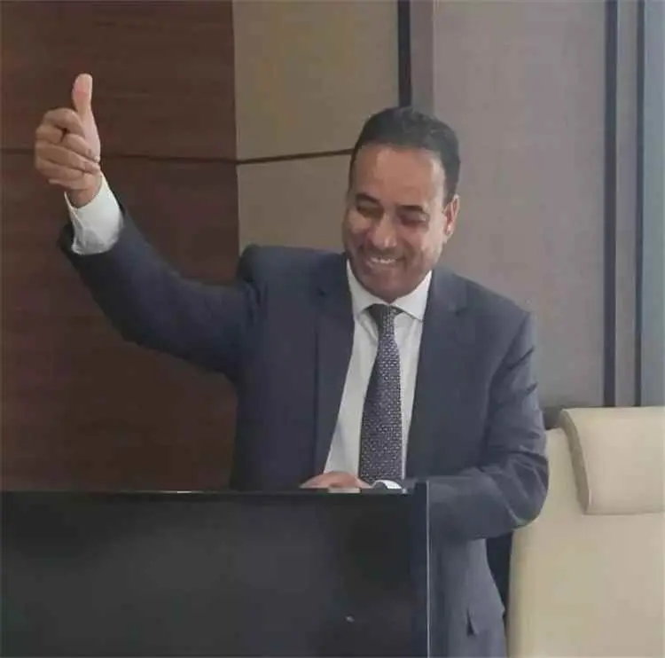باحث يمني يحصد جائزة مؤتمر دولي بجامعة التكنولوجيا...