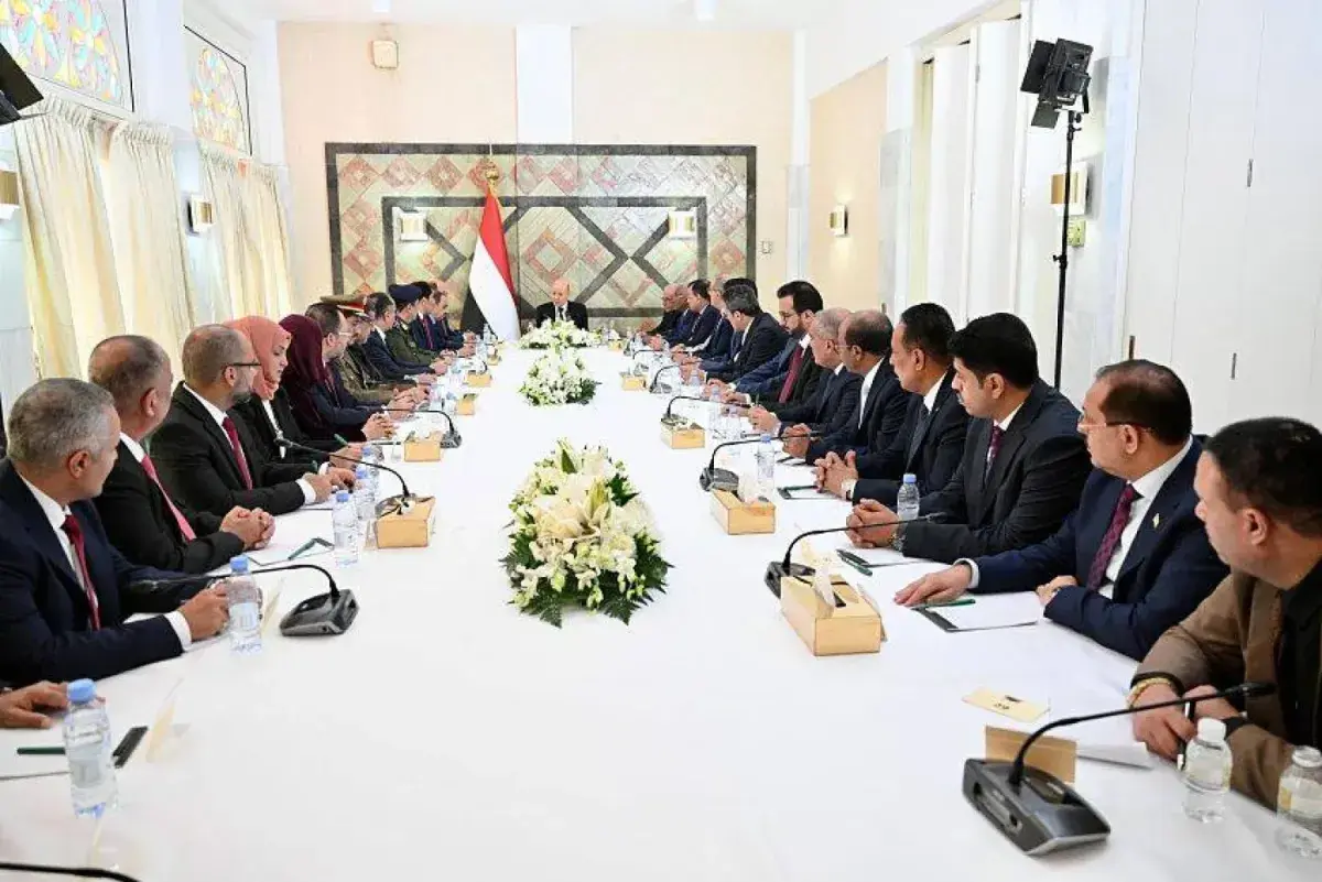 الحكومة تتحدث عن الأولويات وسط ظلام الكهرباء وتدهو...