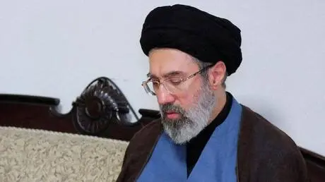 مجتبى خامنئي يذكّر دول الخليج بتصريحات الغرب المهي...