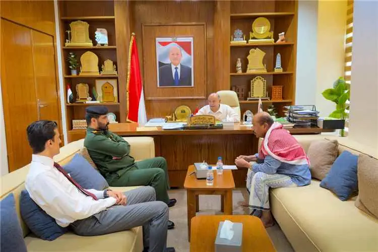 عضو مجلس القيادة محافظ حضرموت يبحث مع وكيل الوادي...