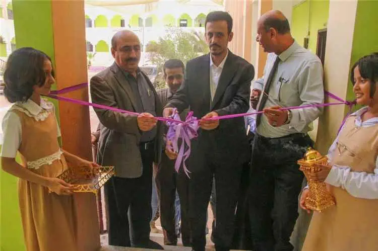 وكيل حضرموت الجيلاني يدشن انطلاق العام الدراسي الج...