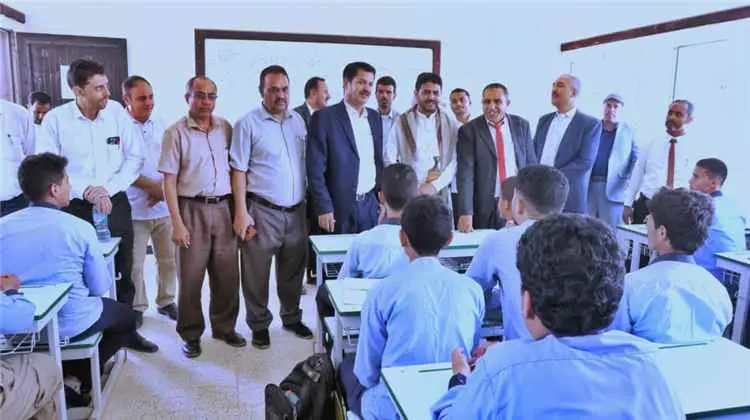 نائب وزير التربية يدشن العام الدراسي الجديد بمدارس...
