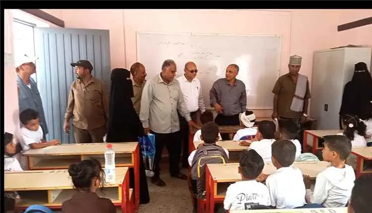​محافظ لحج ومدير التربية يدشنان العام الدراسي الجد...