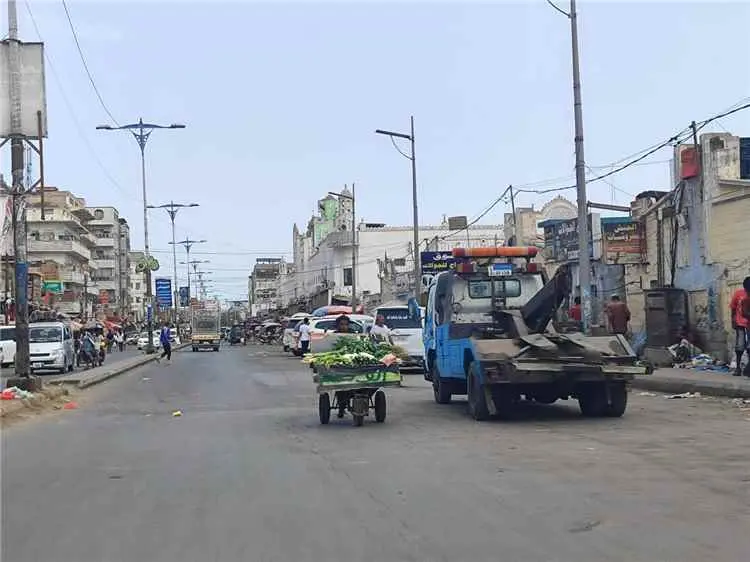 مواطنون ينتقدون منع وقوف السيارات في الشارع الرئيس...