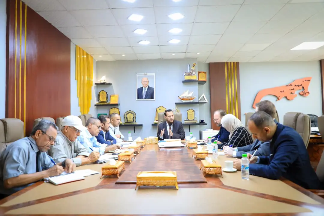 محافظ عدن يبحث مع  المستشار الاقتصادي بمكتب المبعو...