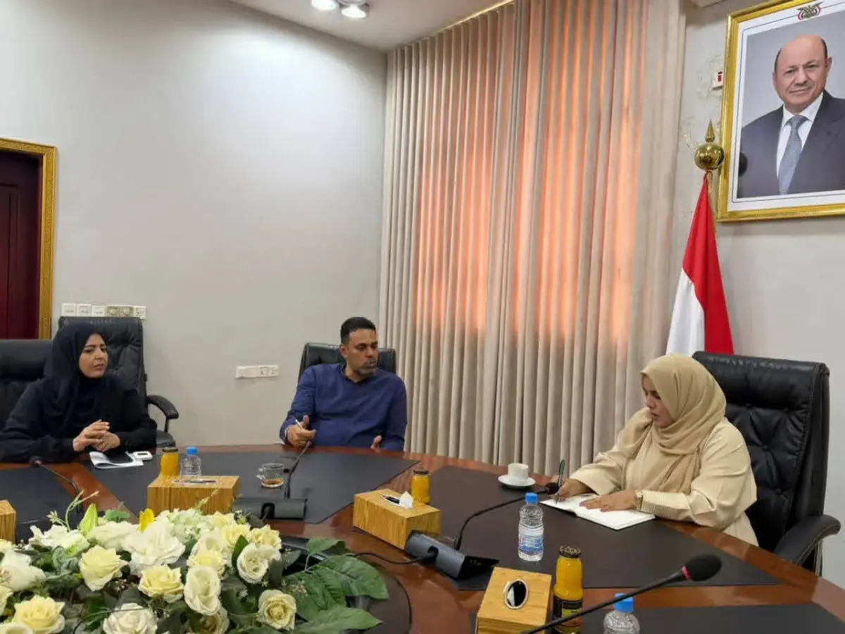 وزير الدولة لشؤون المرأة تناقش مع مؤسسة عدن للفنون...