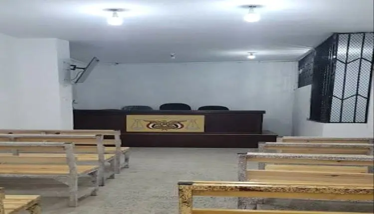 فضيحة جديدة لقضاء الحوثي.. مهزلة داخل جلسة محاكمة...