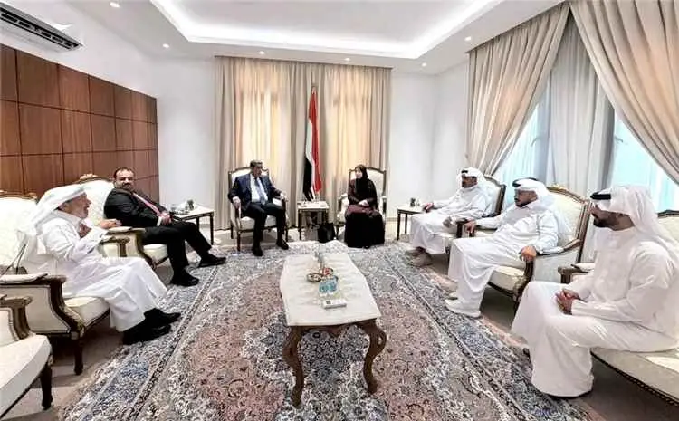 وزيرة الخارجية تزور السفارة اليمنية في الدوحة وتلت...