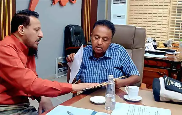 محافظ عدن يُشيد بجهود إدارة محو الأمية ويُوجه بصرف مستحقات المتعاقدات واستمرارهن