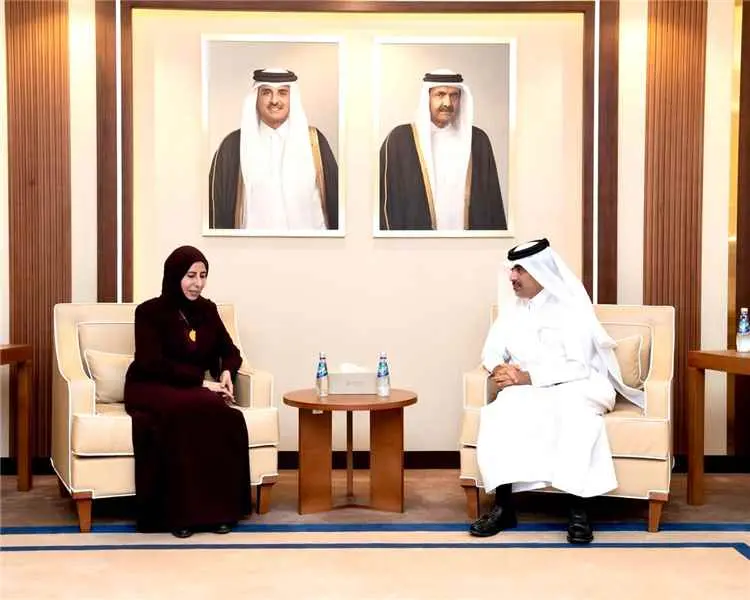 وزيرة الخارجية تبحث مع المدير العام لصندوق قطر للتنمية تعزيز التعاون التنموي