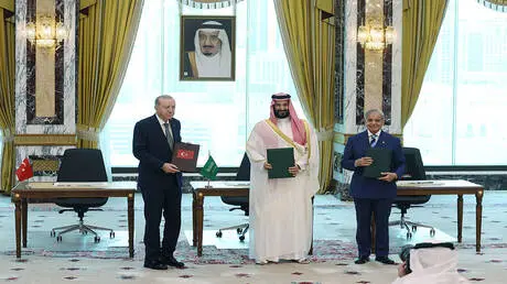 إسطنبول.. اللجنة الاستراتيجية السياسية والدفاعية ل...