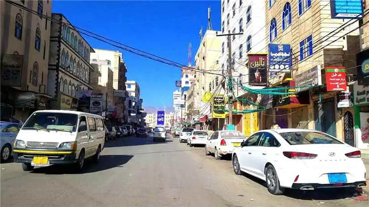 سياسي سعودي يقدم مقترحًا لوزير يمني بشأن إنشاء "ال...