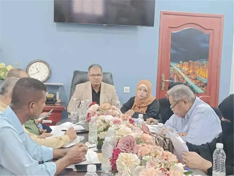 تنفيذي المعلا يبحث أوضاع القطاعات الخدمية والتعليم...