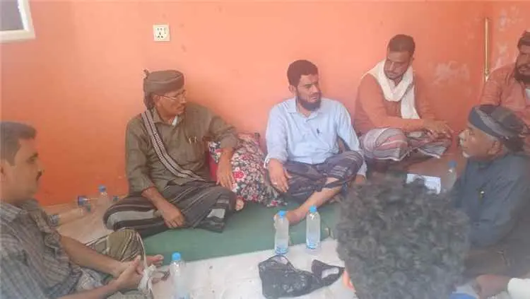 بتوجيهات محافظ أبين.. مدير عام كهرباء المحافظة يتف...