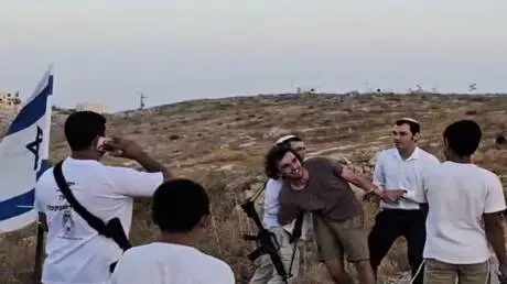 بريطانيا تتحرك لإنقاذ ناشطها المعتقل في الضفة الغر...