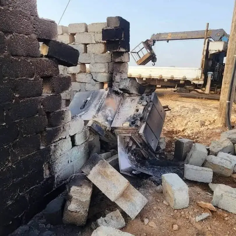 كهرباء المهرة: اعتداء تخريبي يتسبب باحتراق قاطع وك...
