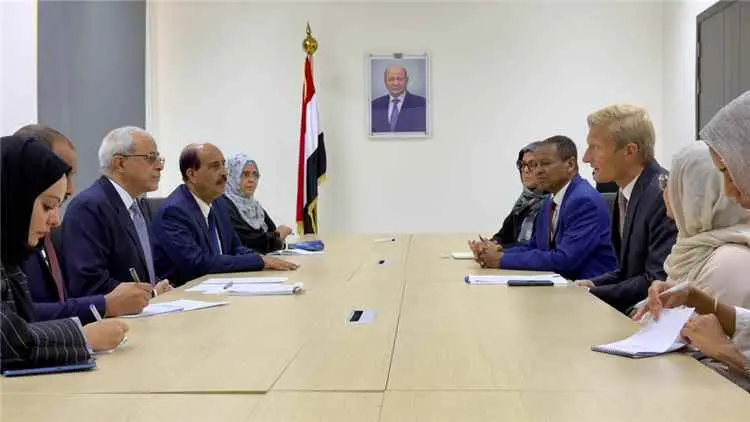 نائب وزير الخارجية يبحث مع برنامج الأغذية العالمي تعزيز الاستجابة الإنسانية في اليمن