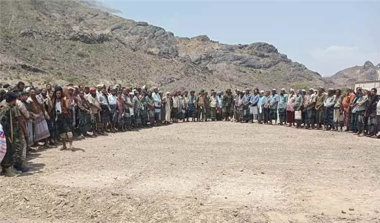 القائد محمد علي الحوشبي ينجح في نزع فتيل الفتنة وإنهاء تداعيات قضية الثأر بين المغارمة وآل الفتاحي بالمسيمير