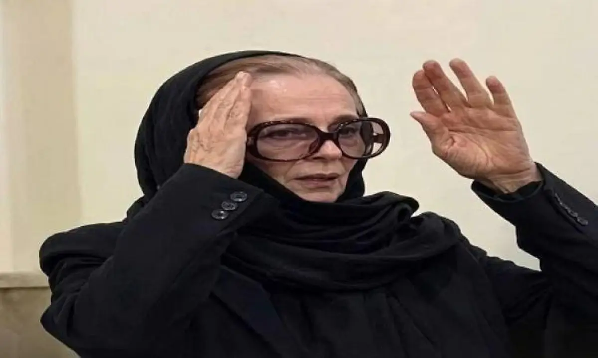 نجلاء فتحي تنهار في جنازة ابنتها وسيف أبو النجا يحضر رغم أزمته الصحية