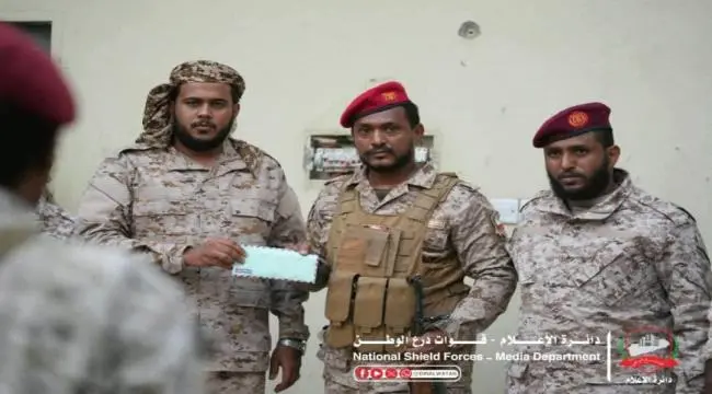 قيادة درع الوطن تكرم أبطال نقطة الغرف بيقظتهم الأم...
