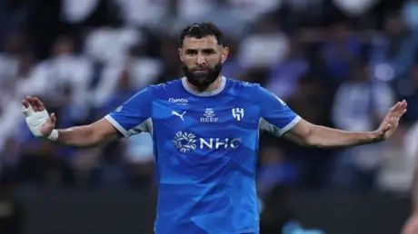 الهلال السعودي يكشف هوية "المتكفل" بمخالصة بنزيما