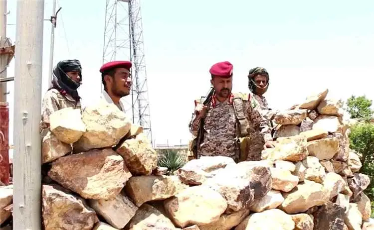 قائد محور طور الباحة يتفقد الخطوط الأمامية للجبهات...